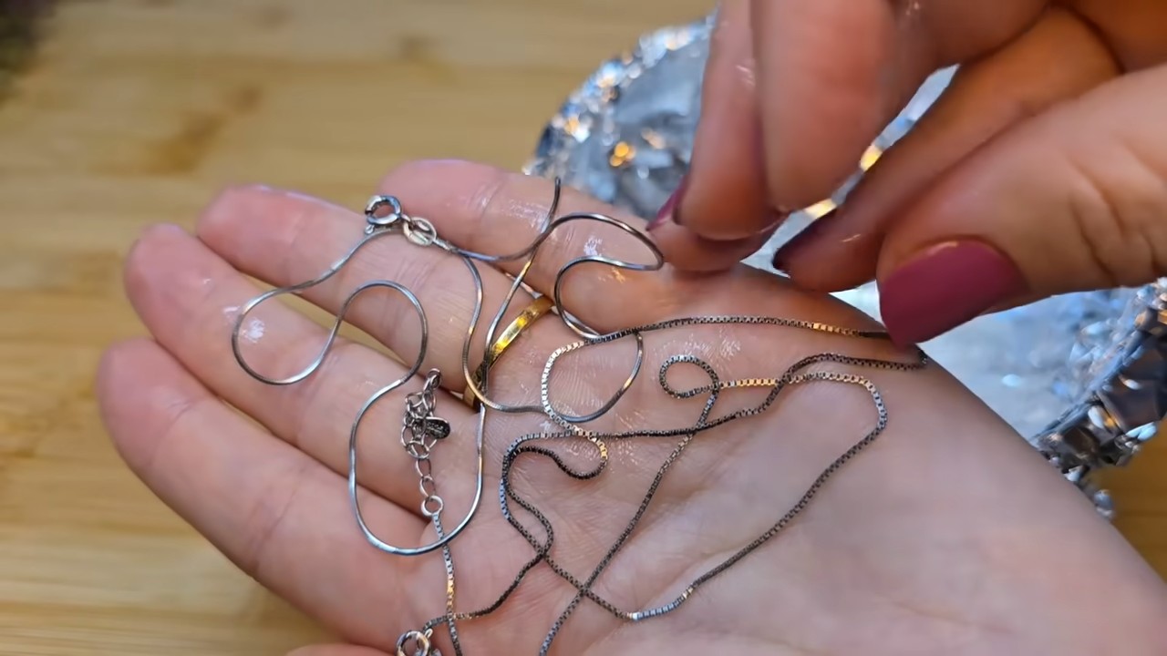 Clean jewelry with salt