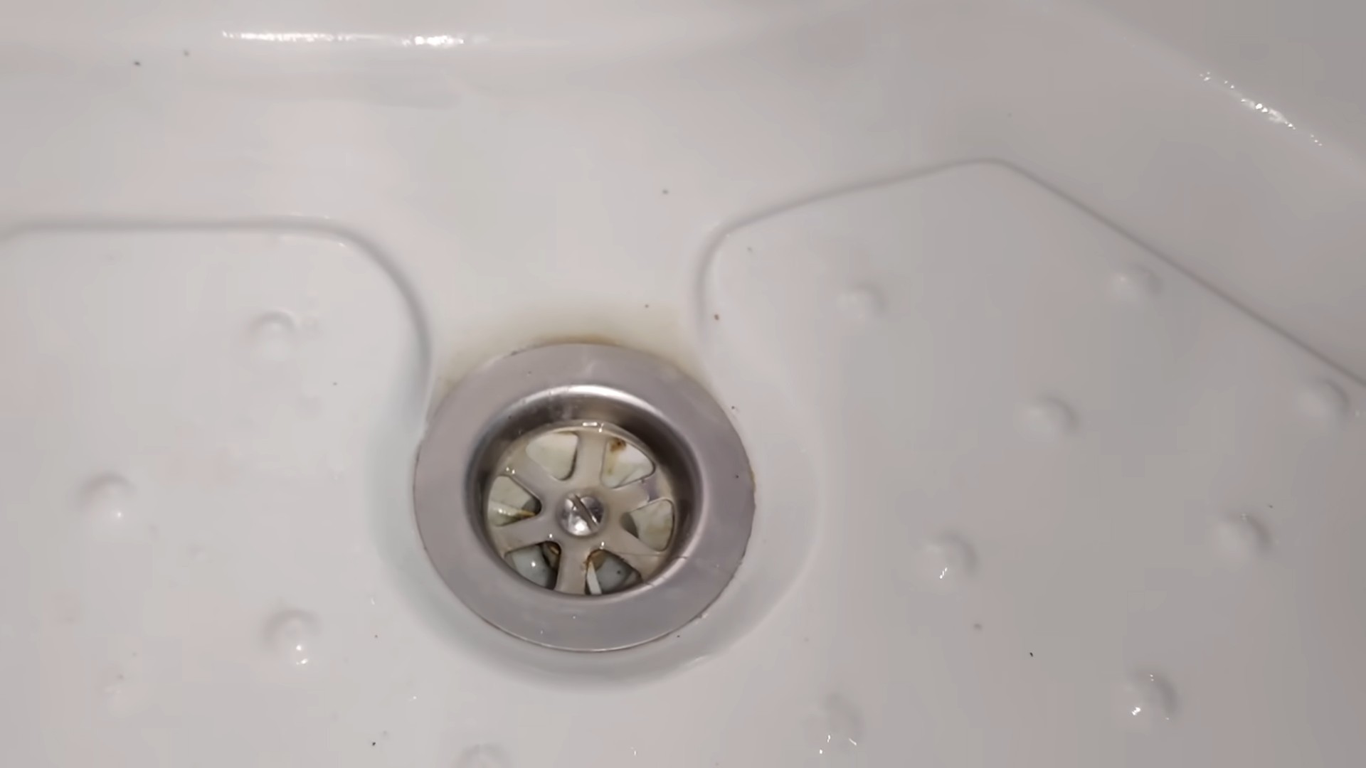 DIY Laundry Soap and Vinegar Cleaner