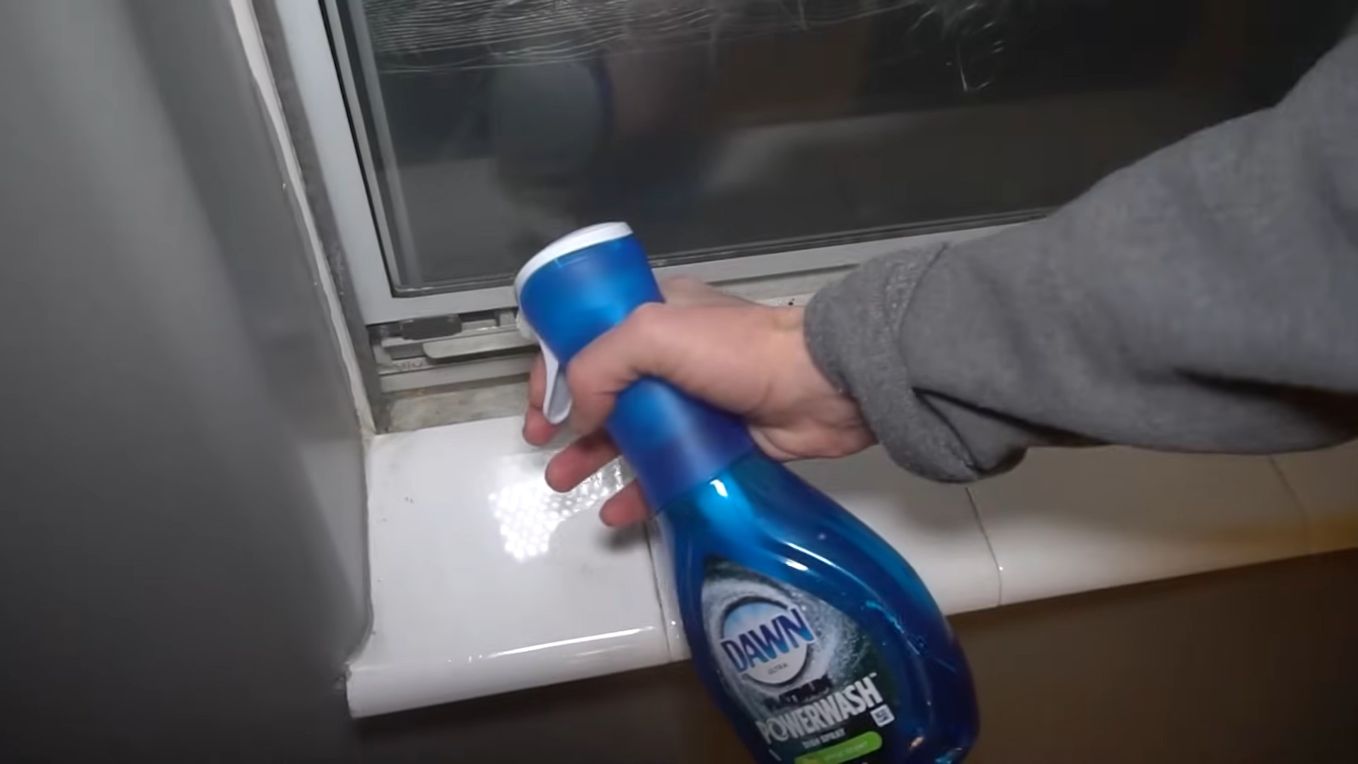 Dawn dish soap cleaning tricks